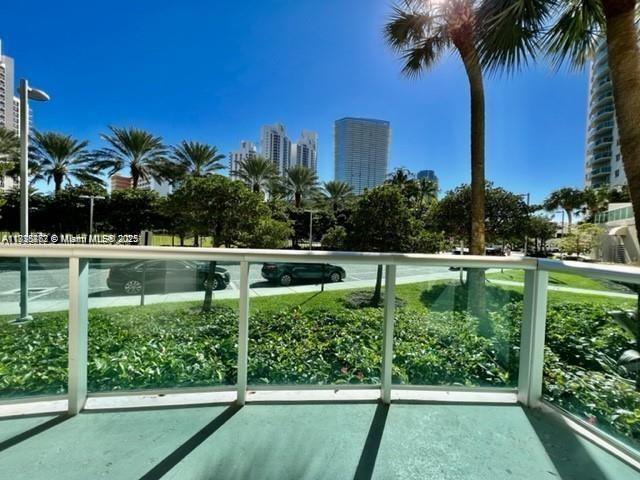 Foto del edificio - 19370 Collins Ave