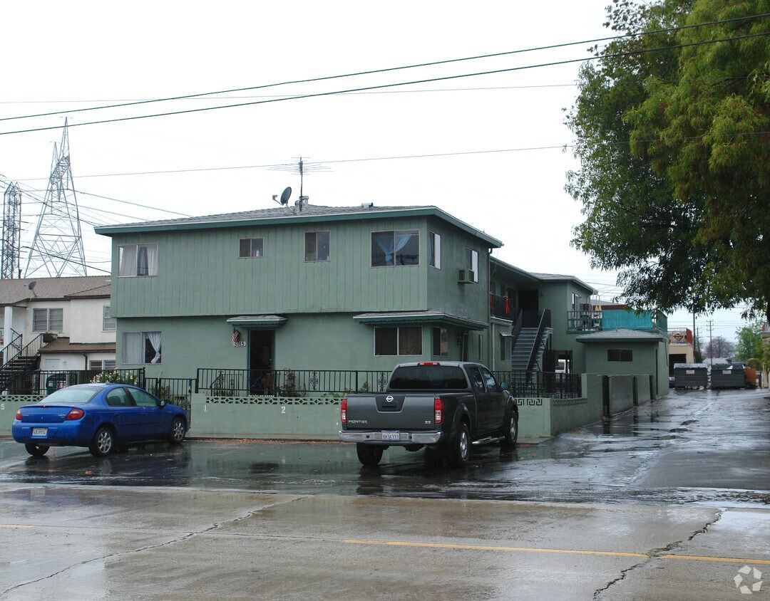 Foto principal - 5915 Cahuenga Blvd