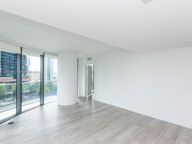 Foto del edificio - 45 SW 9th St