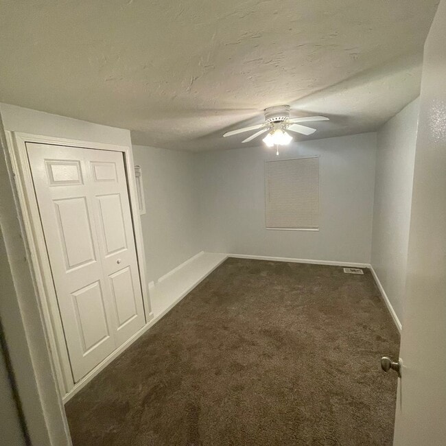 Building Photo - Rent ready!