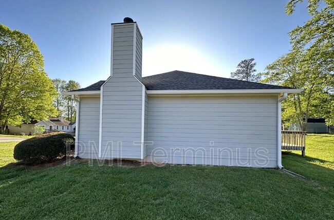 Building Photo - 76 Winward Way SE