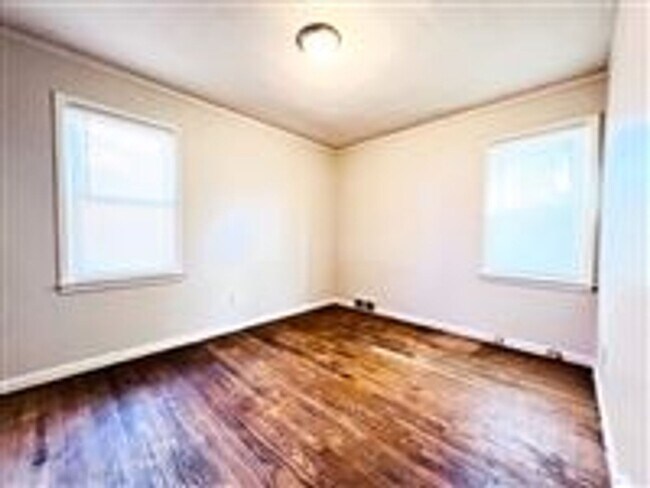 Foto del edificio - 2 bedroom fully updated home fresh on the ...