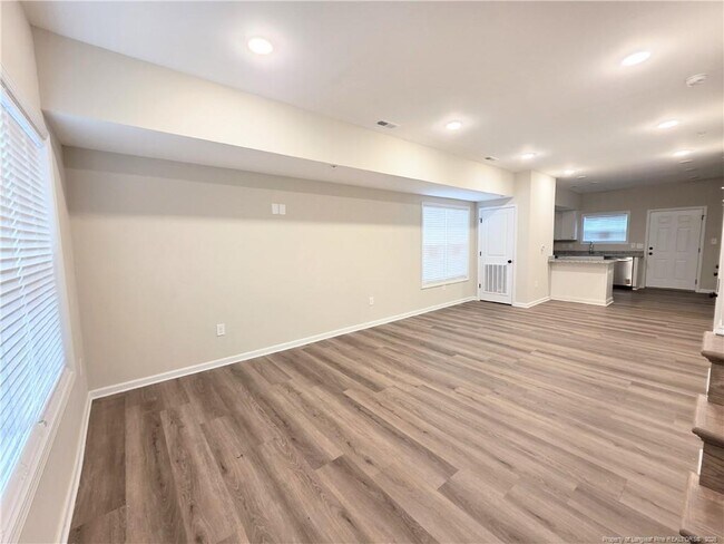 Foto del edificio - 1511 Fort Bragg Rd