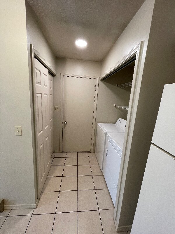 Building Photo - 1383 Red Tail Hawk Dr