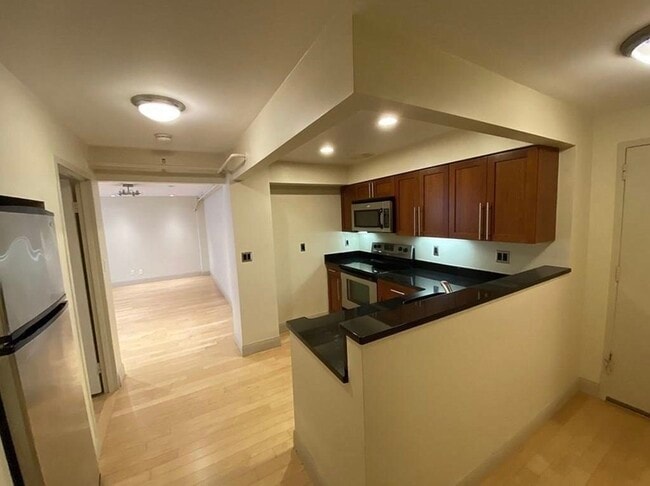 Building Photo - 1600 Beacon St