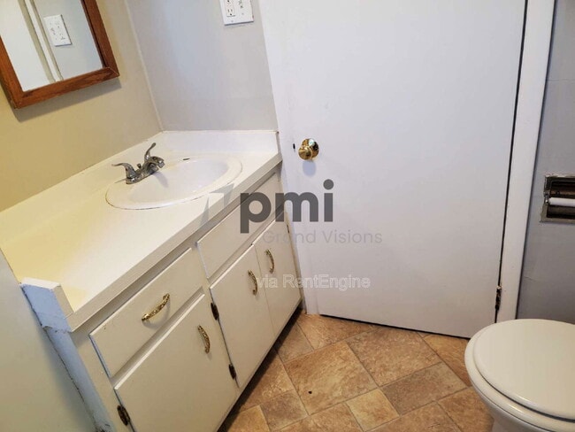 Building Photo - 720 IL-121