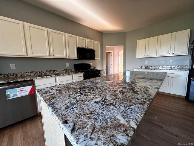 Building Photo - 9 Bridle Ct
