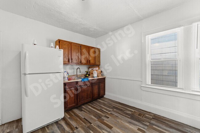 Foto del edificio - 8302 Sowinski Ave