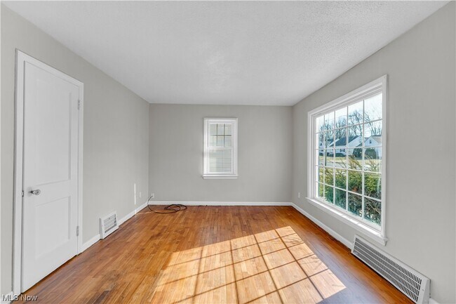 Foto del edificio - 14305 Brunswick Ave