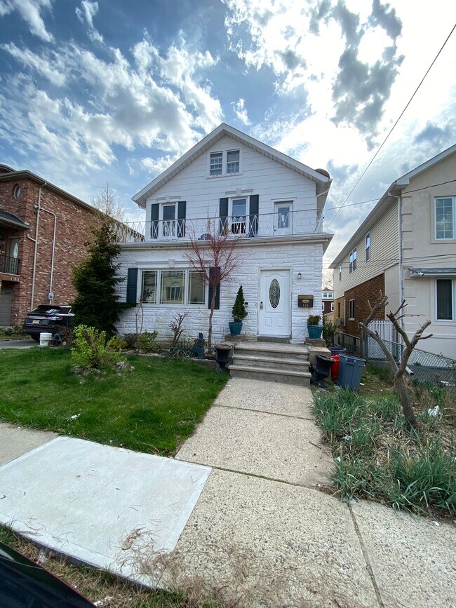 426 Lincoln Ave Unit 2, Cliffside Park, NJ 07010 Apartments in