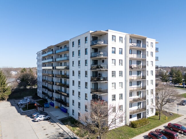 Building Photo - White Oaks Gate