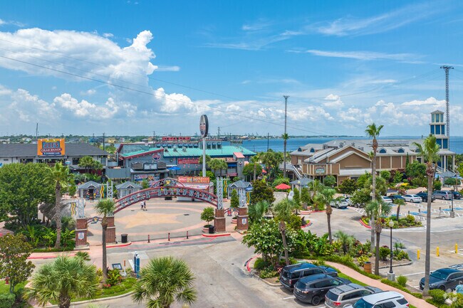 The Kemah Boardwalk boasts a variety of Restaurants and fun activities for all.