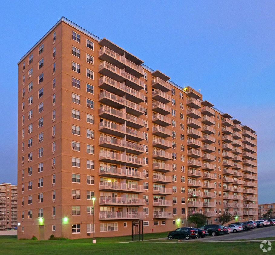 Dayton Towers West III Rentals in Far Rockaway at 10200 Shore Front