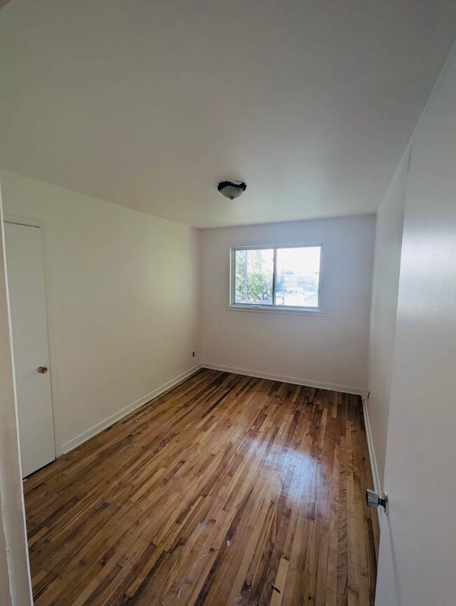 Building Photo - 1097 Rue Dupas