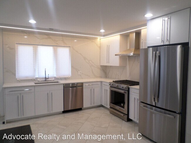 Foto del edificio - 3 br, 1 bath House - 14730 Honore Avenue