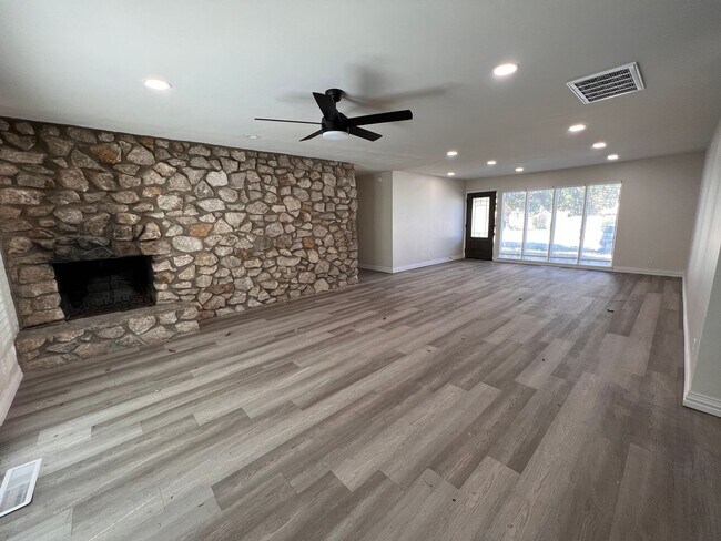 Foto del edificio - ***AVAILABLE NOW!!!***Newly Renovated Home...