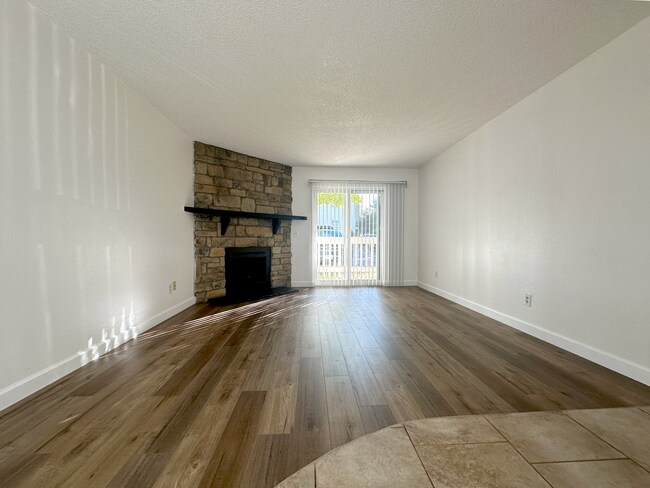 Foto del edificio - 8555 Fairmount Dr