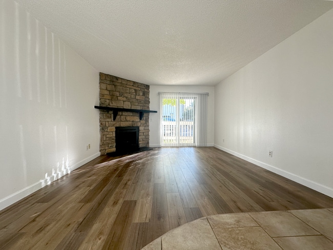 Building Photo - 8555 Fairmount Dr