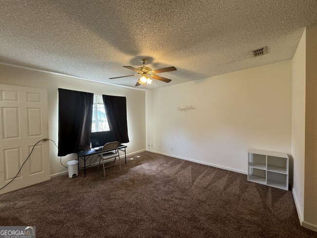 Building Photo - 110 Lake Crest Dr