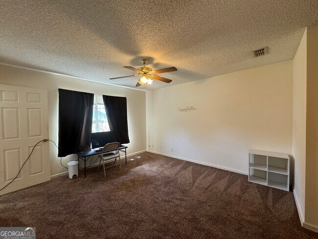 Foto del edificio - 110 Lake Crest Dr