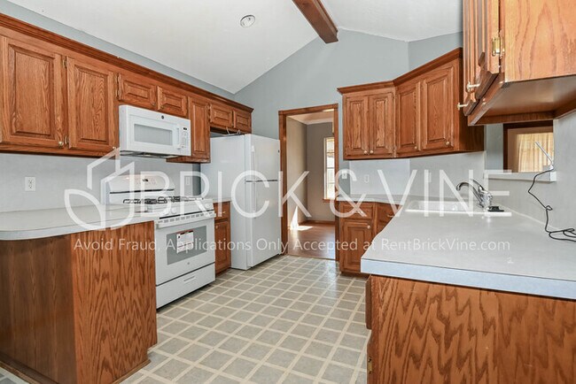 Foto del edificio - 11634 Elmhurst Dr