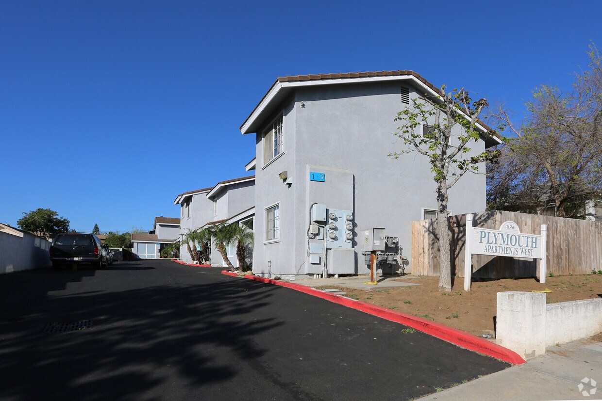 Foto principal - 208 Plymouth Dr
