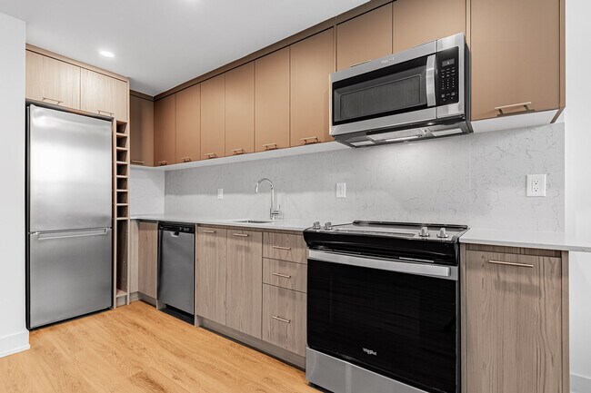 Building Photo - 135 Tyndall Ave