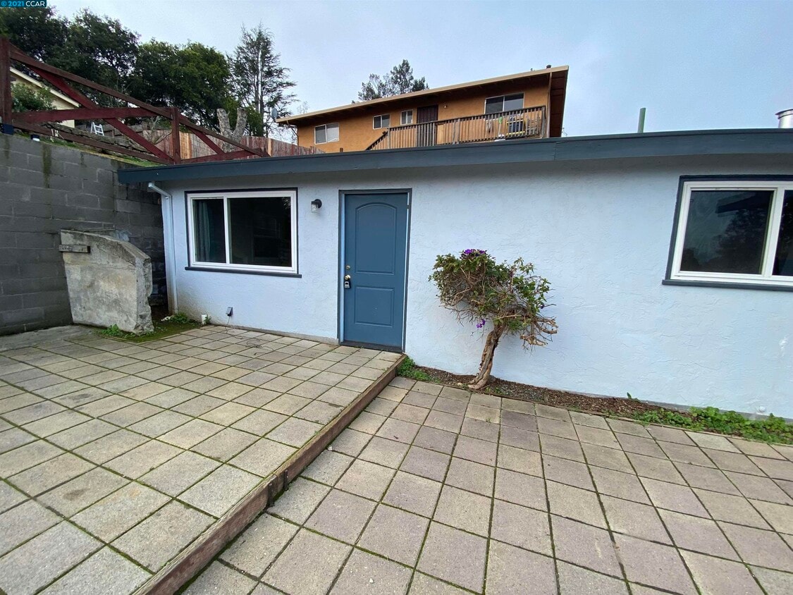 Primary Photo - 245 Coghlan St