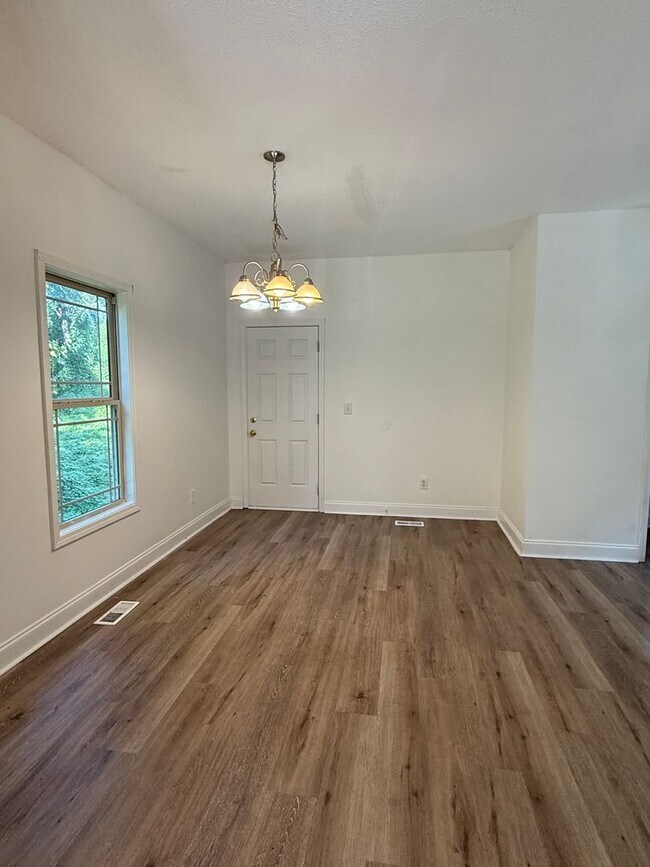 Foto del edificio - Spacious Two Bedroom Home