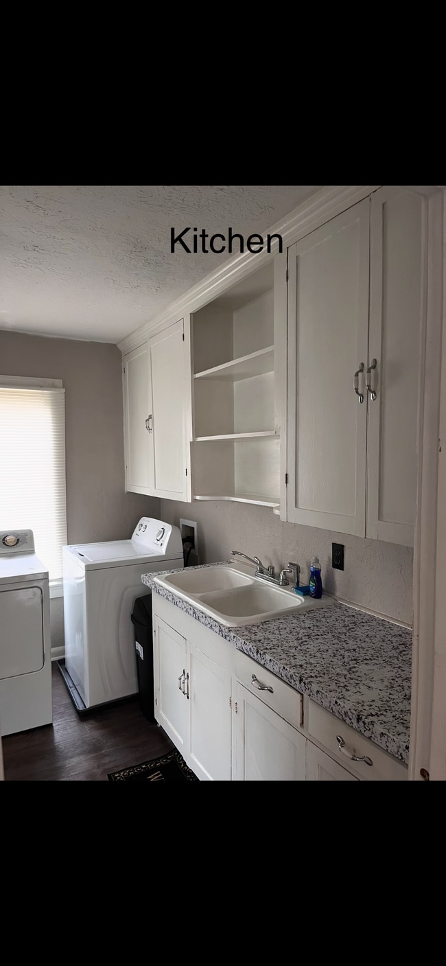 Building Photo - 2015 9th St