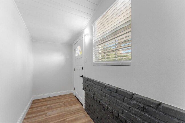 Foto del edificio - 8703 Driftwood Dr