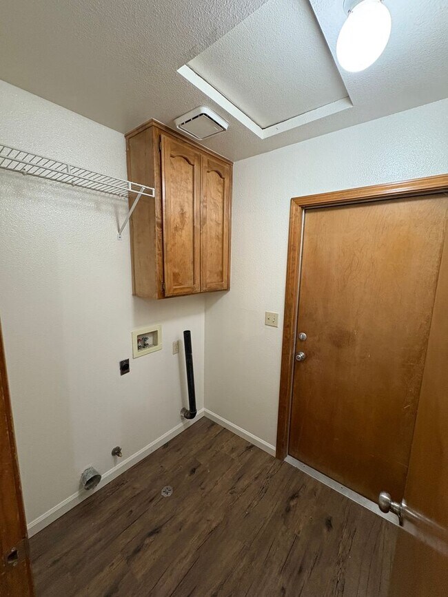 Foto del edificio - Corner lot home near Schroth Park coming soon!