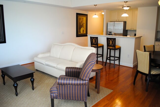 Building Photo - Fully Furnished Unit Downtown