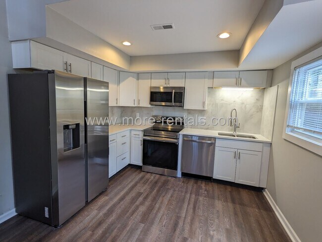 Foto del edificio - Updated German Village house area with attached garage