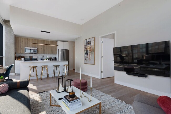 Foto del edificio - 730 N Milwaukee Ave