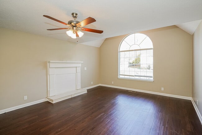 Foto del edificio - 642 Knollwood Dr