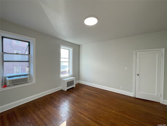 Foto del edificio - 59-11 Queens Blvd