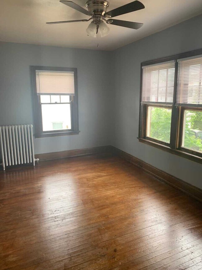 Building Photo - 807 Oak St