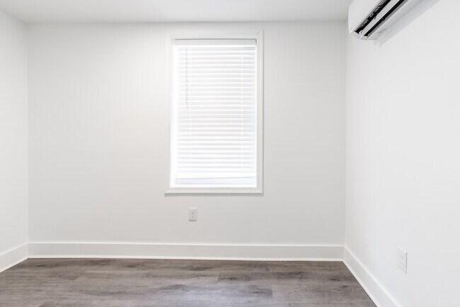 Building Photo - 2824 Rosehill St