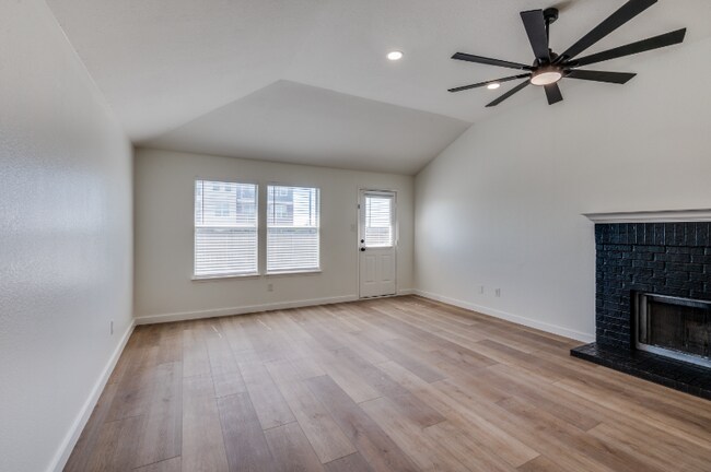 Foto del edificio - 4416 Statesman Ln