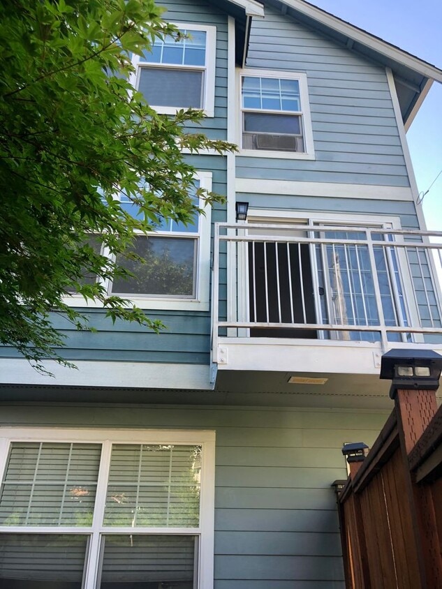 Walkable 2bd West Seattle Townhome w/Priva... House Rental in Seattle