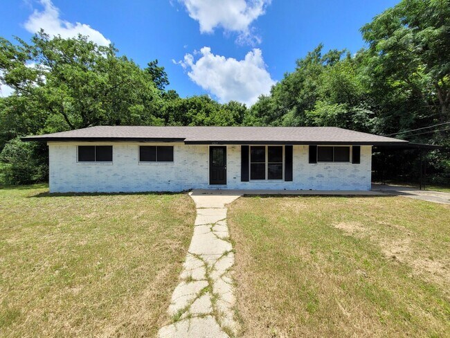 Building Photo - 1217 Valley Rd
