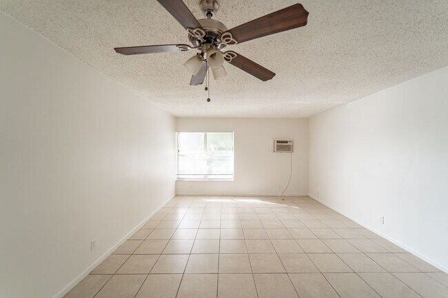 Foto del edificio - 6000 NW 7 St. - 21