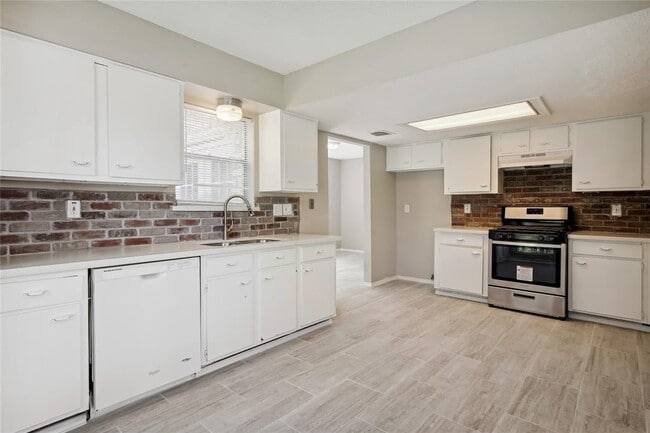 Building Photo - 9414 Crystal Cove Cir