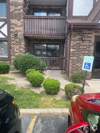 Building Photo - 10630 Ridgeland Ave