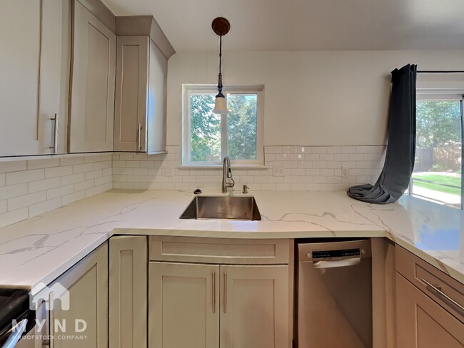 Building Photo - 3450 Pierremont Rd