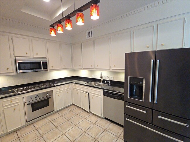Building Photo - 9731 Briar Forest Dr
