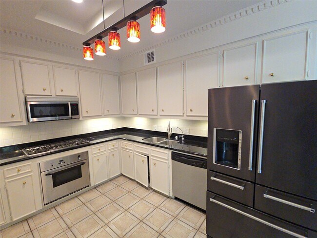 Foto del edificio - 9731 Briar Forest Dr