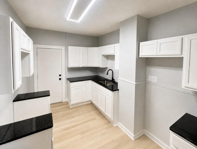 Building Photo - 815 Elmwood Ave