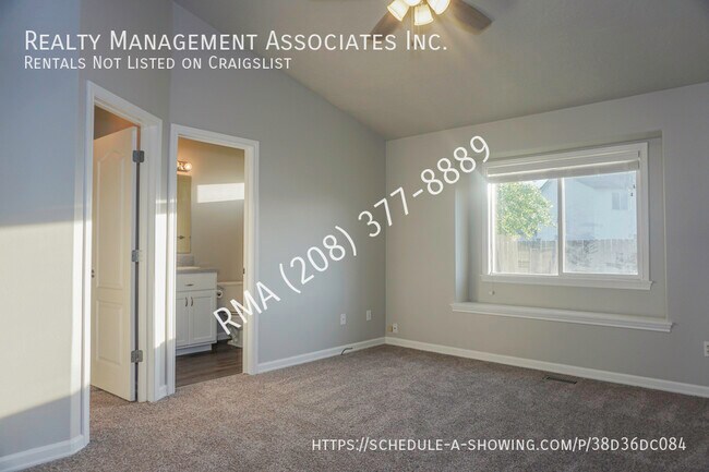 Building Photo - Amazing 3 Bedroom Home in East Nampa